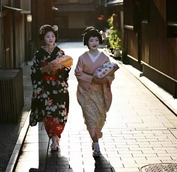京都里的舞妓与艺妓，看看AV以外的日本女人是什么样的