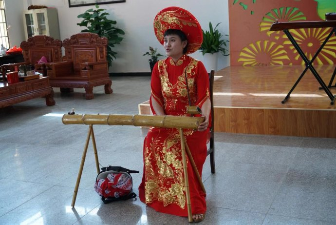 传承独弦琴的京族哈妹组合们(图)|越南|拨弦|海岛|越南语|京族三岛_新浪新闻