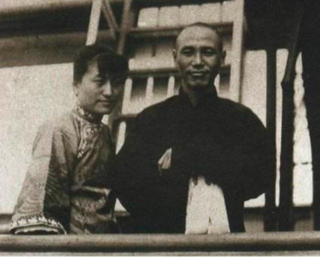 她是蒋介石第二任妻子,人称黄埔师母,晚年凄凉,客死香港
