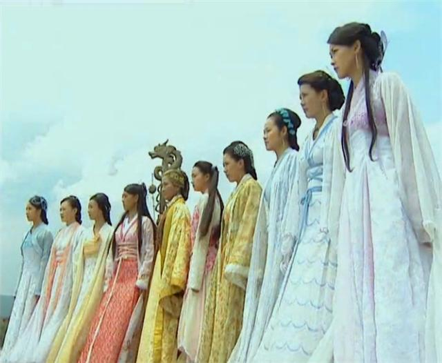 重温《杨门女将》才发现原来“佘太君”郑佩佩的女儿也参演其中