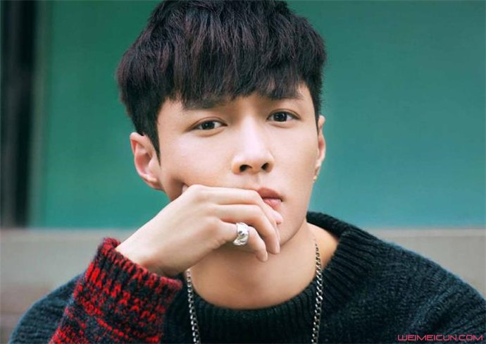 Chinese Rapper Lay lay见到exo成员哭了,lay坚决不离开SM原因被揭引哗然