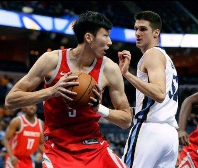 周琦为什么不如字母哥?5年增重23公斤肌肉,字母哥太勤奋!