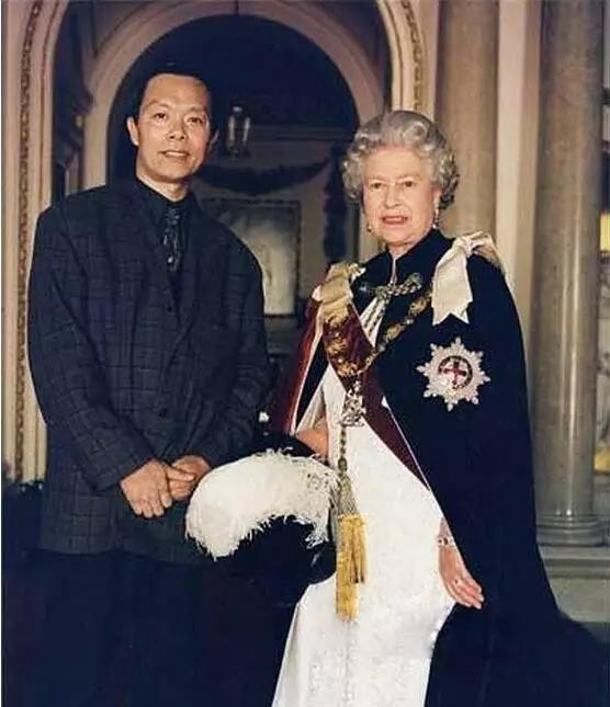 三次受邀为英女王画像的油画大师陈衍宁,国画也惊人!|作品欣赏|画家|肖像|英国|评论家_新浪新闻