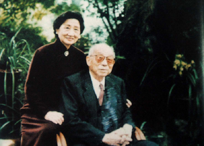 张学良一生有11个女人,16岁便有了第一个,真爱陪伴72年|抗日|表嫂|赵一荻|当家人|赵四_新浪新闻