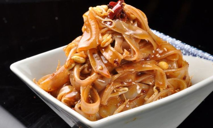 酿皮子,是西北独特的风味小吃之一,这种小吃味美爽口|西宁|青海|芥末|网络|快餐_新浪新闻