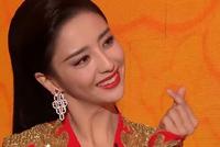 佟丽娅首秀央视春晚主持为何刷了屏