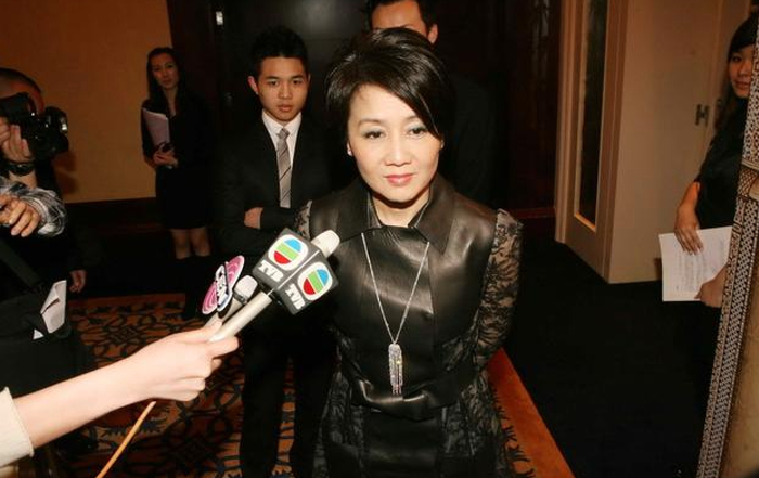 何鸿燊四太梁安琪低调过58岁生日四子女相伴，21岁准女婿也来贺寿