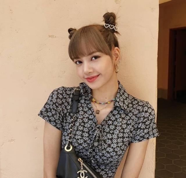 Lisa终于换发型,空气刘海双丸子头好可爱