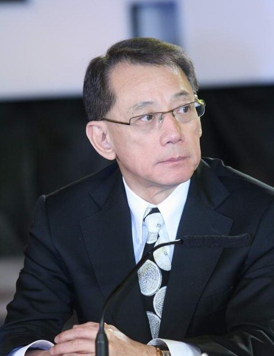 英皇娱乐千金帮负债三亿的父亲赚回千亿身家,网友:知识改变命运