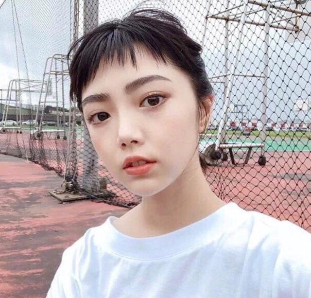 狗啃式刘海,脸上有这几个特征才能hold住,高颜值女生可以任性!