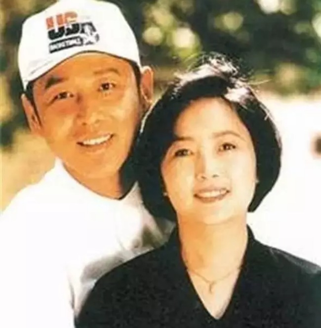 陈道明妻女近照曝光，女儿喜得千金，老伴杜宪年轻时惊艳四座