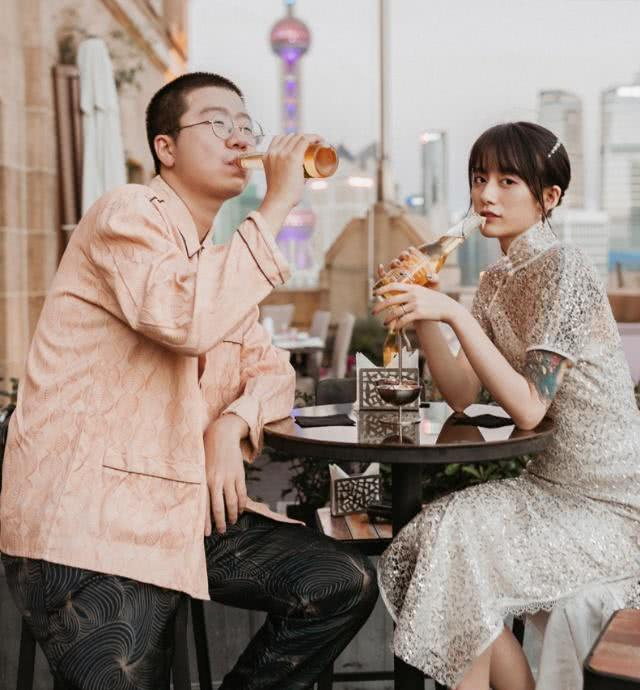 李诞老婆卖衣服，未修图曝光，遭网友吐槽：真实的卖家秀这么丑？