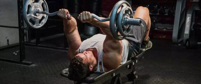 单臂哑铃三头臂屈伸