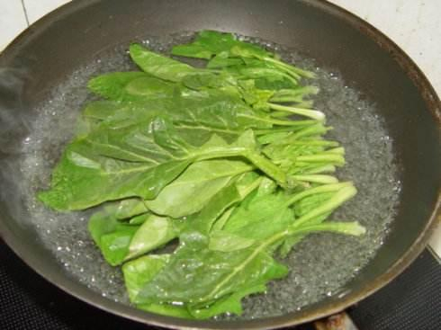 焯水用冷水还是热水?这样焯菜好吃百倍