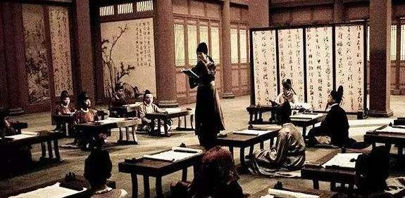 我国古代朝廷中，有哪些看上去官职小，实则权力大的职位？