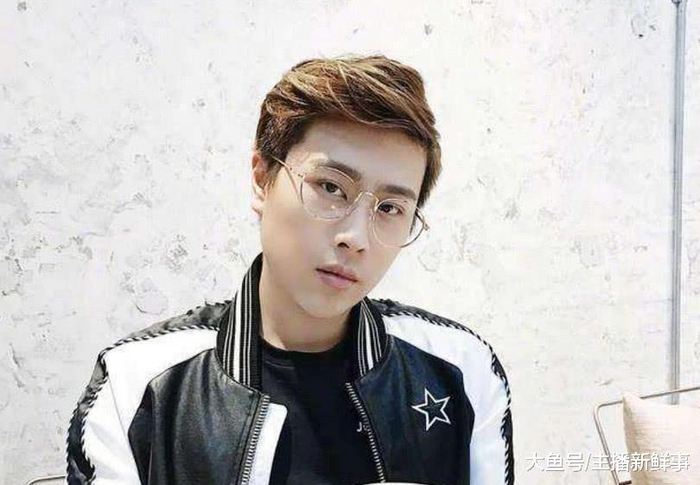 卢本伟玩王者荣耀技术怎么样? 梦泪: 没我在, 他稳输!