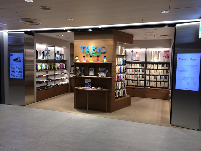 不知道就亏大了!日本旅行不可不买的成田机场限定商品大公开!|成田机场|百奇|旅行箱