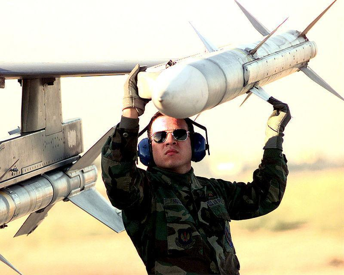 AIM54空对空导弹为什么被AIM120替换了？因为性能和载机原因