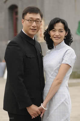 《潜伏》中余则成什么举动让谢若林确认翠萍真实身份的?