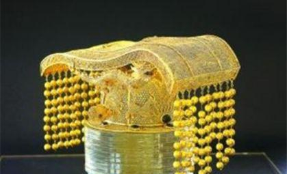 古代的帝王,为何会在帽子上加“门帘”?原来这叫冕旒,大有讲究