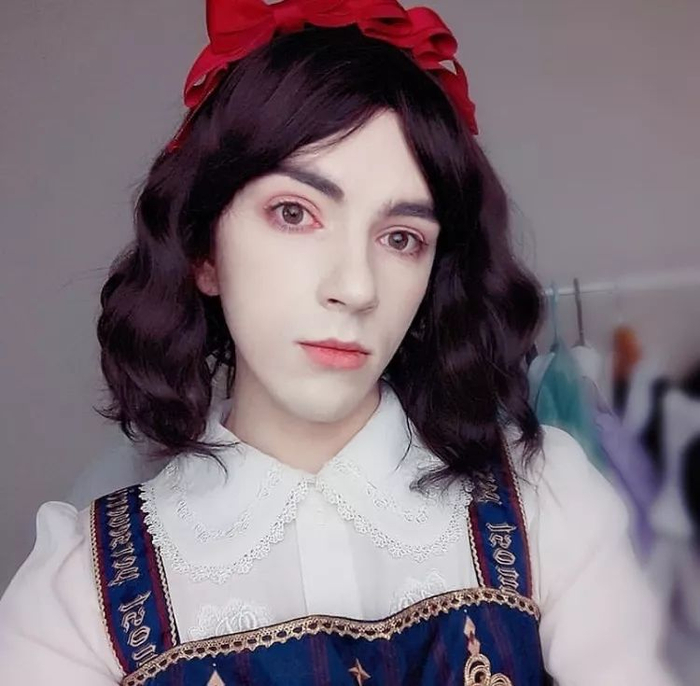 请问男生喜欢穿洛丽塔小裙子你们会鄙视吗