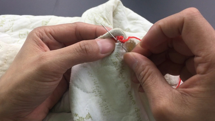 衣服纽扣眼穿久了磨边变形,简单一步diy缝补纽扣眼,不易脱落|纽扣|针法|衣服_新浪新闻