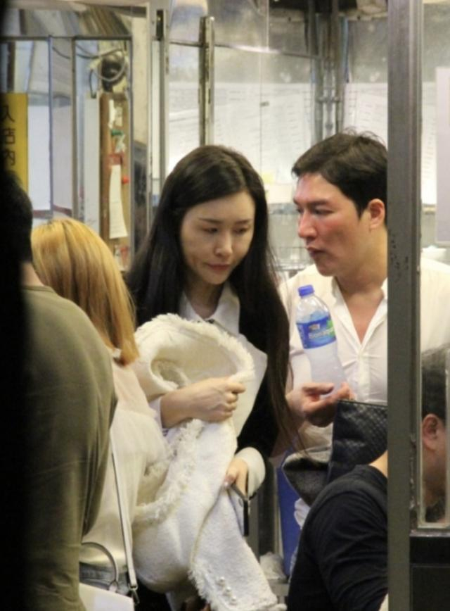 西贡地王之子周子扬离巢tvb爱情事业兼得,曾与何傲儿相恋遭嫌弃