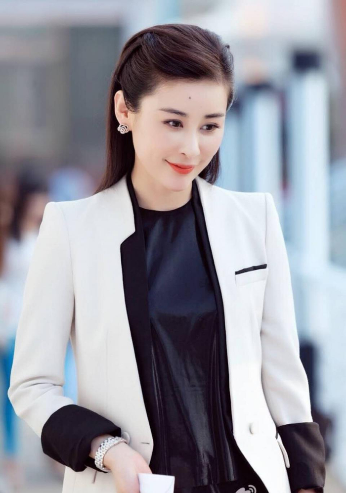 颜值巅峰时的周扬出演的这个角色,完全就是我们童年时女神_新浪新闻