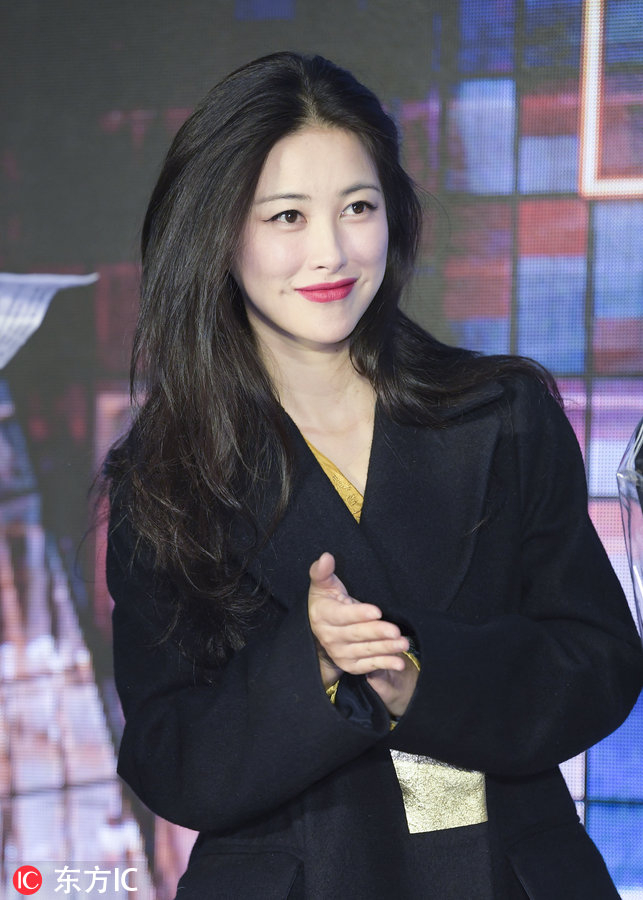中国最美面孔”朱珠现身,双唇丰满梨涡醉人,妩媚不失清纯