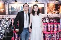 梅婷大10岁老公近照曝光,夫妇亲密出行大秀恩爱