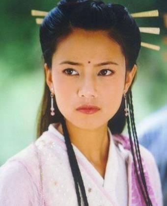 孔慈:我头上两根筷子,周芷若:我六根,李沁:看我的