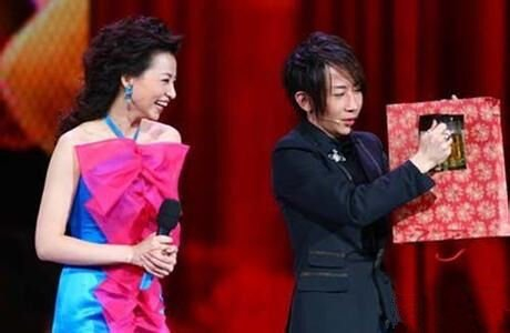 刘谦老婆照片曝光,模特身材长相甜美,网友大赞|刘谦|老婆|身材|王希怡|长相|厉家菜|魔术师|节目|萧亚轩|春晚_新浪娱乐_新浪新闻