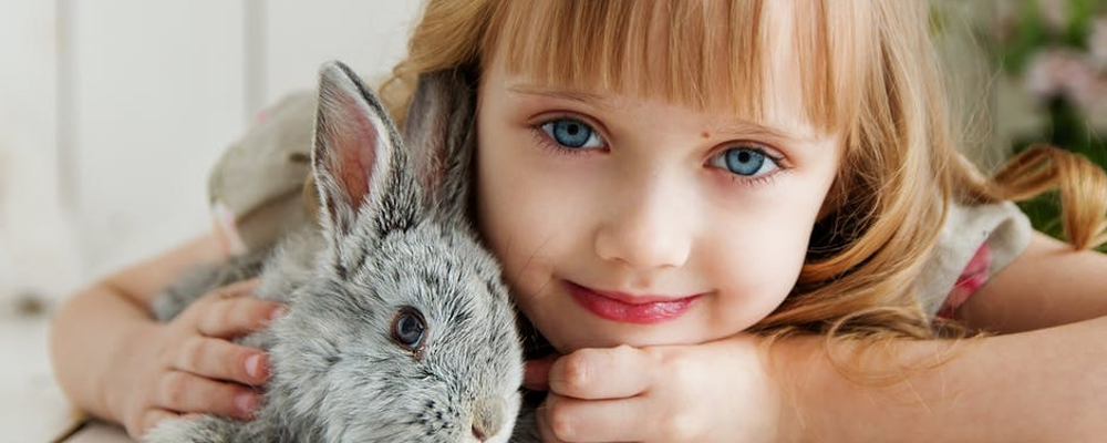 幼儿园老师误开紫光灯30余幼儿眼睛被灼伤?记者被工作人员怒怼