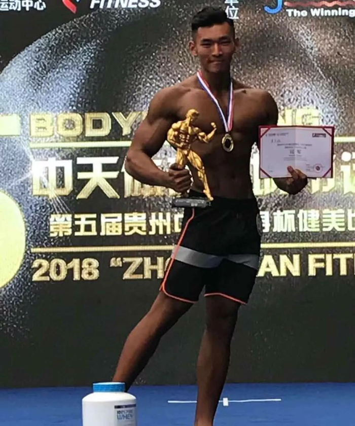（俊俊参加某健体比赛夺冠）
