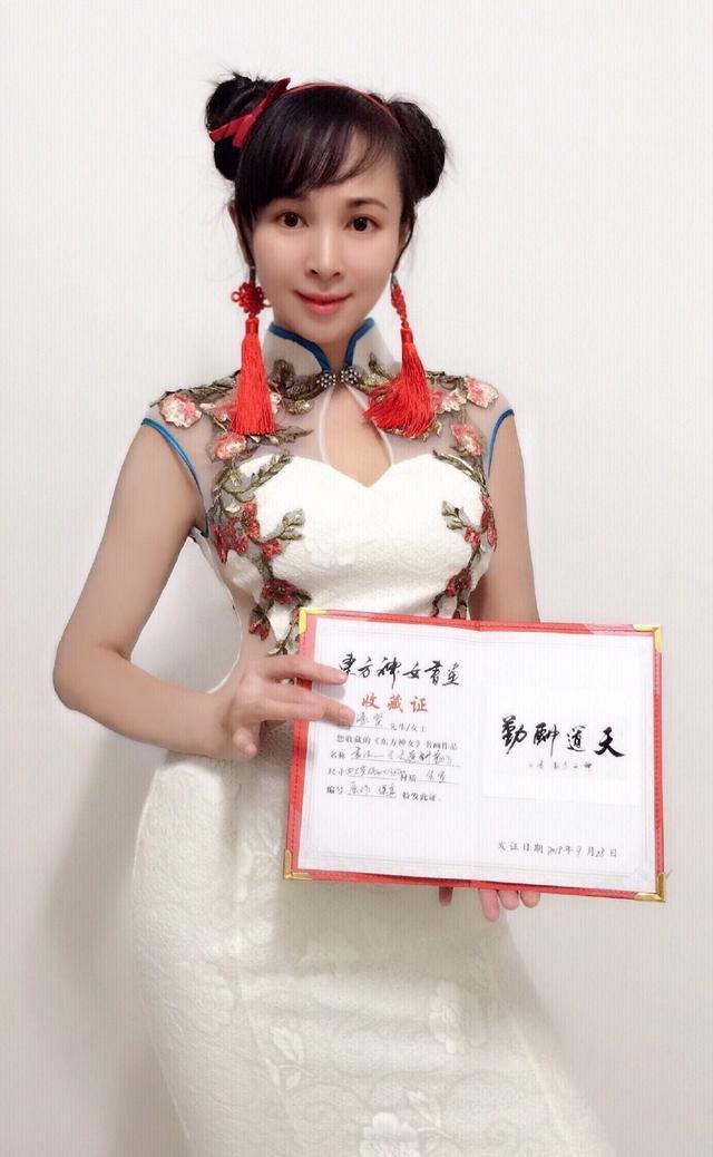 父親李壯平和女兒李勤一起創作的《東方神女山鬼系列》油畫一經展出