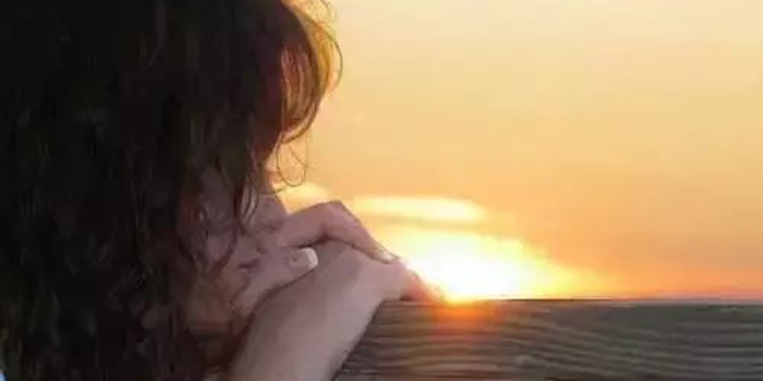 栈道游客突然解绳跳崖:现代人的崩溃都是默不