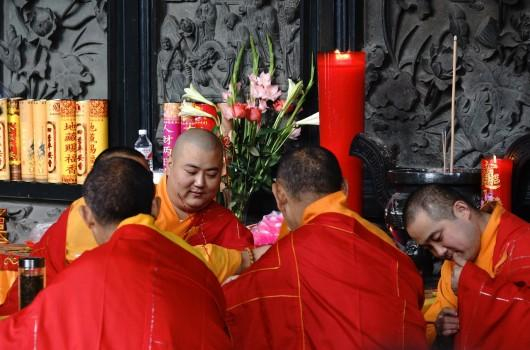 同样是出家人只吃素不吃肉，为什么和尚胖而道士瘦？|道士|和尚|佛教_新浪新闻