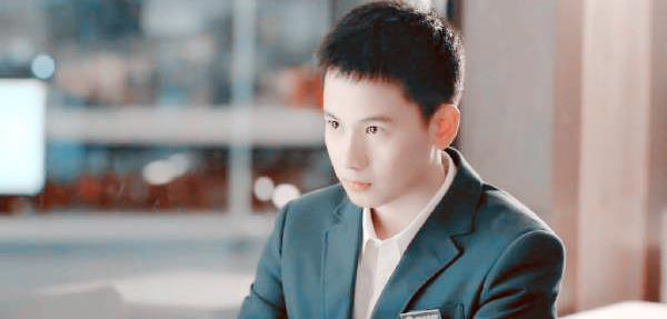 《原来你还在这里》:程铮苏韵锦的3套校服,真是青春洋溢