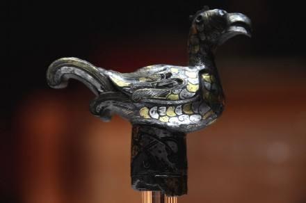 古代老年证? “鸠杖”是在扶手处做成一只斑鸠鸟形状的手杖……_新浪新闻
