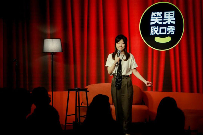 舞台上的Norah 图片来源：笑果文化供图
