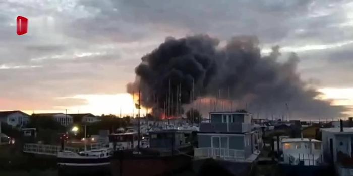 英国一工厂发生巨大爆炸 蘑菇云形火球直冲上天 含视频 手机新浪网