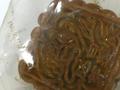 上海市民翻出遗忘10年老月饼 与新月饼无异:外观油亮