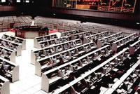 收评:三大指数下探回升沪指涨0.2% 军工板块活跃
