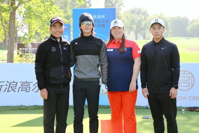 （左起）梁文冲、张哲瀚、冯珊珊和释小龙在2020年新浪杯