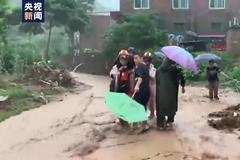 暴雨积水致2人被困窑洞 河南巩义消防部门紧急救援