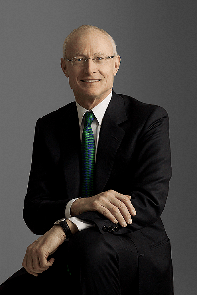 迈克尔·波特，著名管理学家，是企业经营策略和竞争力的权威。来源：wikipedia