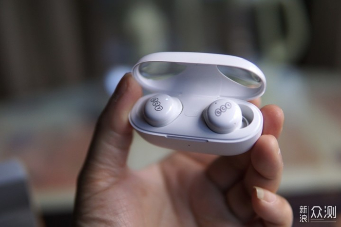 迷你高颜值qcy耳机百元的平民精品太酷了