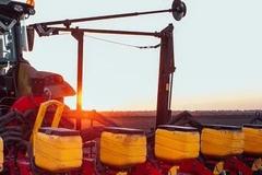美国玉米大豆价格暴涨，或影响新作种植决策
