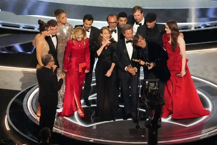 《健听女孩》获得最佳影片、最佳男配角、最佳改编剧本