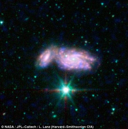这是NGC 935和IC 1801星系的撞击场面 这是NGC 935和IC 1801星系的撞击场面